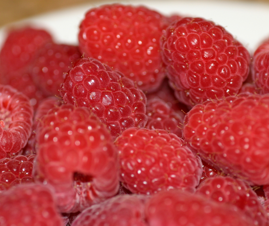 Eistee mit Himbeeren und Minze selber machen